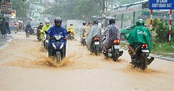 Vì sao chậm giải cứu hàng nghìn người kẹt ở rốn lũ Đăk Lăk?